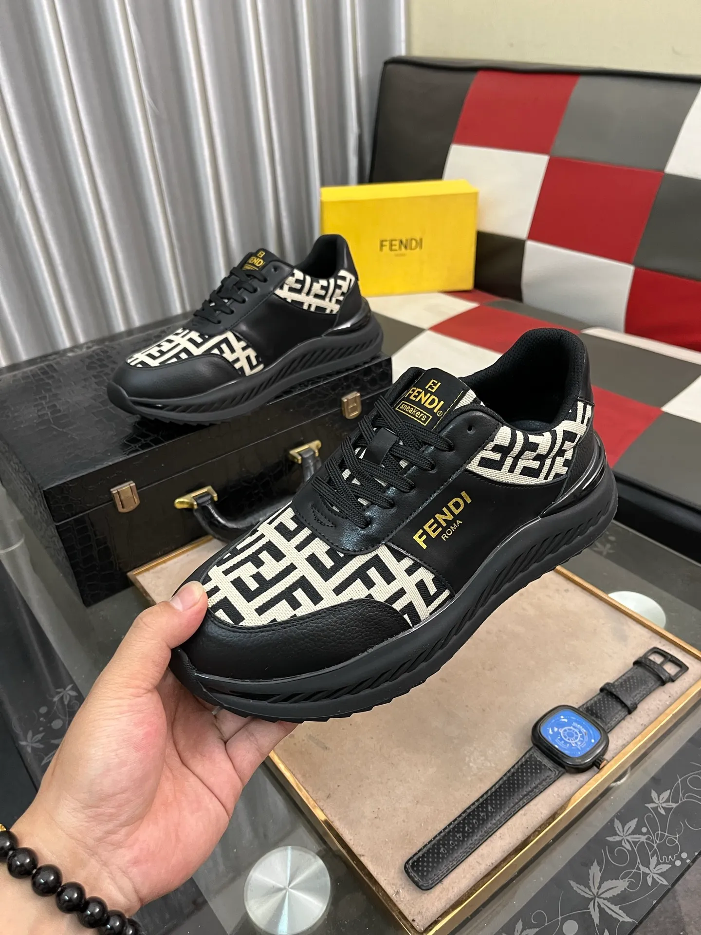 Men's Men's Shoes💰458⌚️⌚️[Fendi] Fendi's latest casual shoes for men! Available at counters simultaneously! Made entirely of imported top-grain calfskin, the interior is made of top-grain water-dyed cowhide, and the original factory-supplied rubber outsole. Leading new fashion concepts. Matching code: 38-444️⃣Colors available